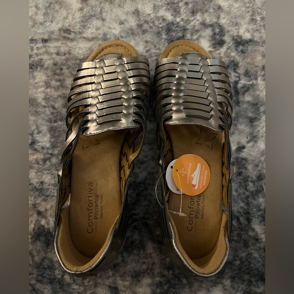 NWOB Comfortiva Putnam Huarache Rainer Flat - Women’s 8.5